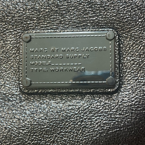 Marc Jacobs Silver Crossbody Bag - Picture 5 of 9